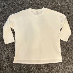 CABLE & GAUGE STUDIO SOFT WHITE SWEATSHIRT VENTS SIDES SIZE MEDIUM